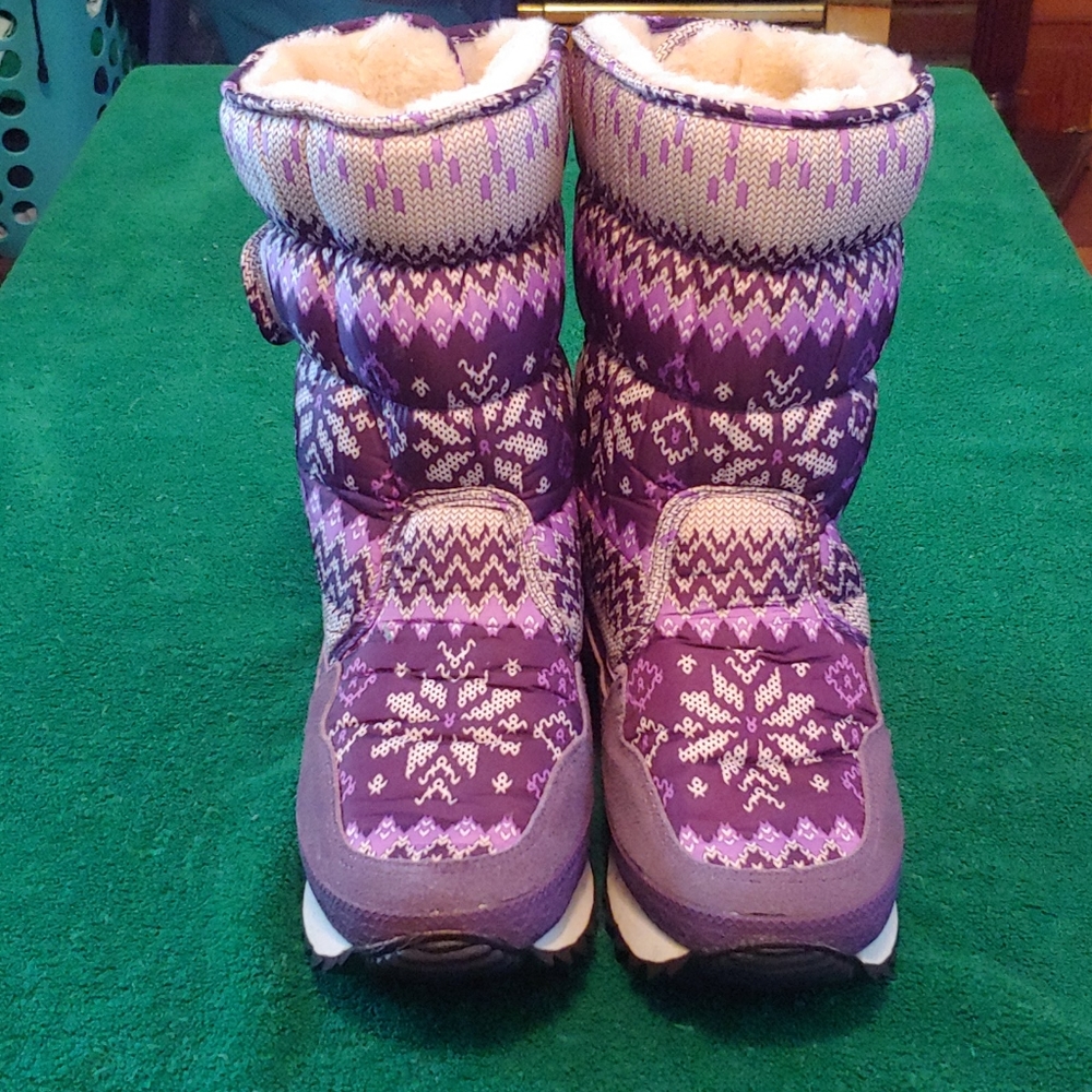 Snow Boots - Picture 2 of 7